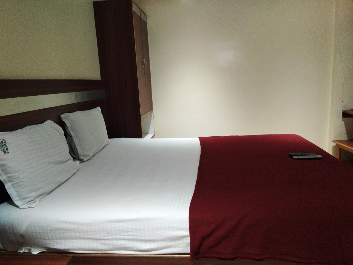 טירופאטי Hotel Adarsh Residency מראה חיצוני תמונה