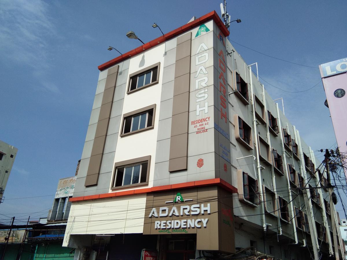 טירופאטי Hotel Adarsh Residency מראה חיצוני תמונה