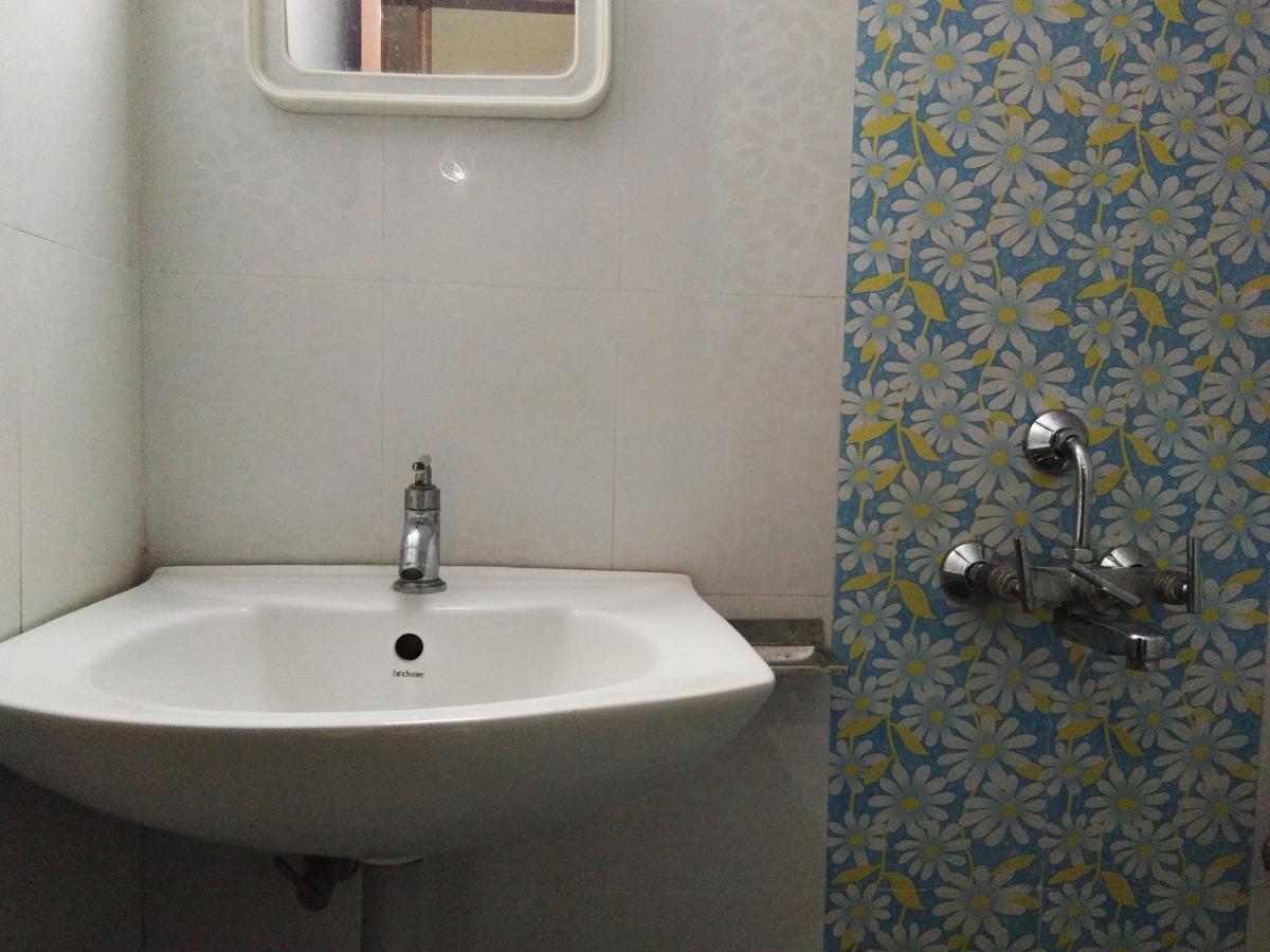 טירופאטי Hotel Adarsh Residency מראה חיצוני תמונה