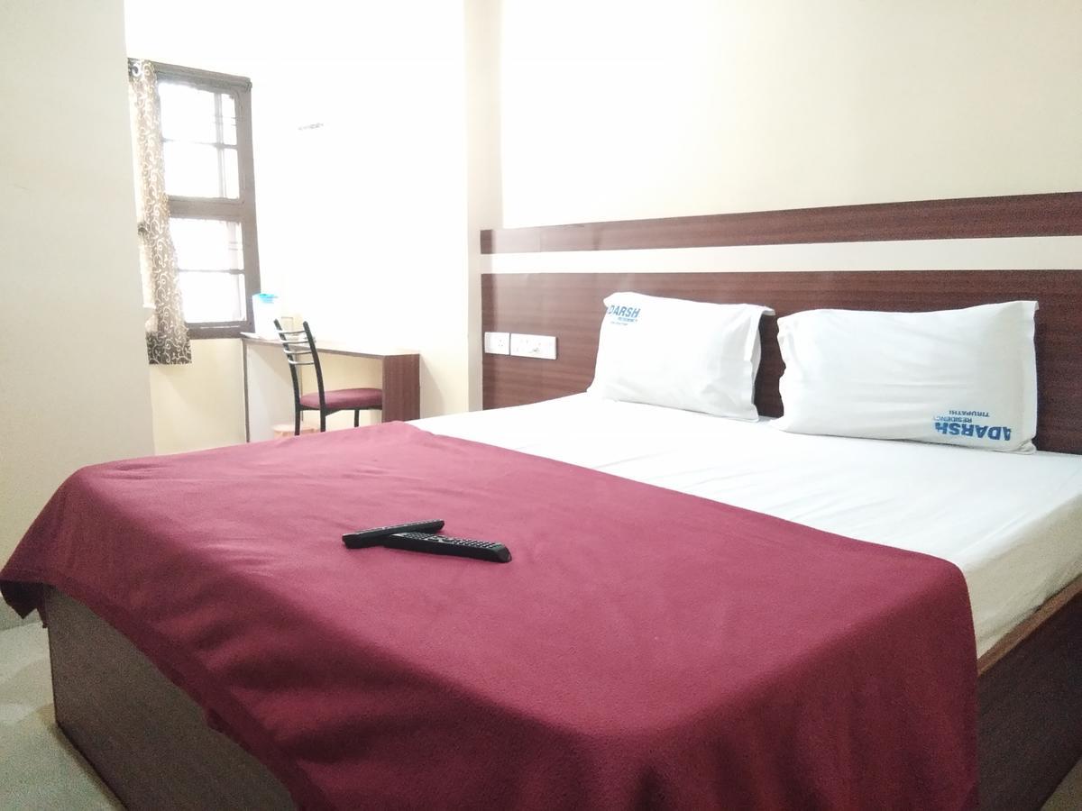 טירופאטי Hotel Adarsh Residency מראה חיצוני תמונה
