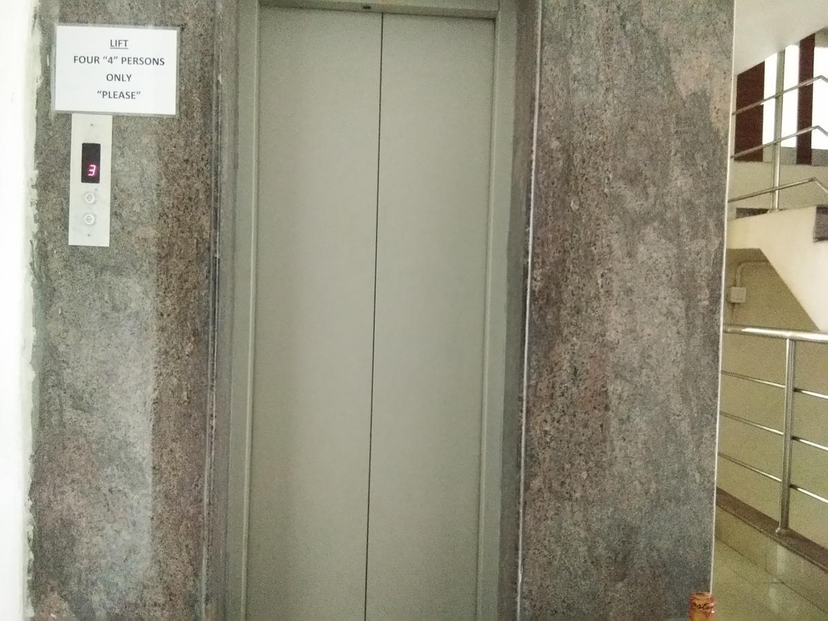 טירופאטי Hotel Adarsh Residency מראה חיצוני תמונה