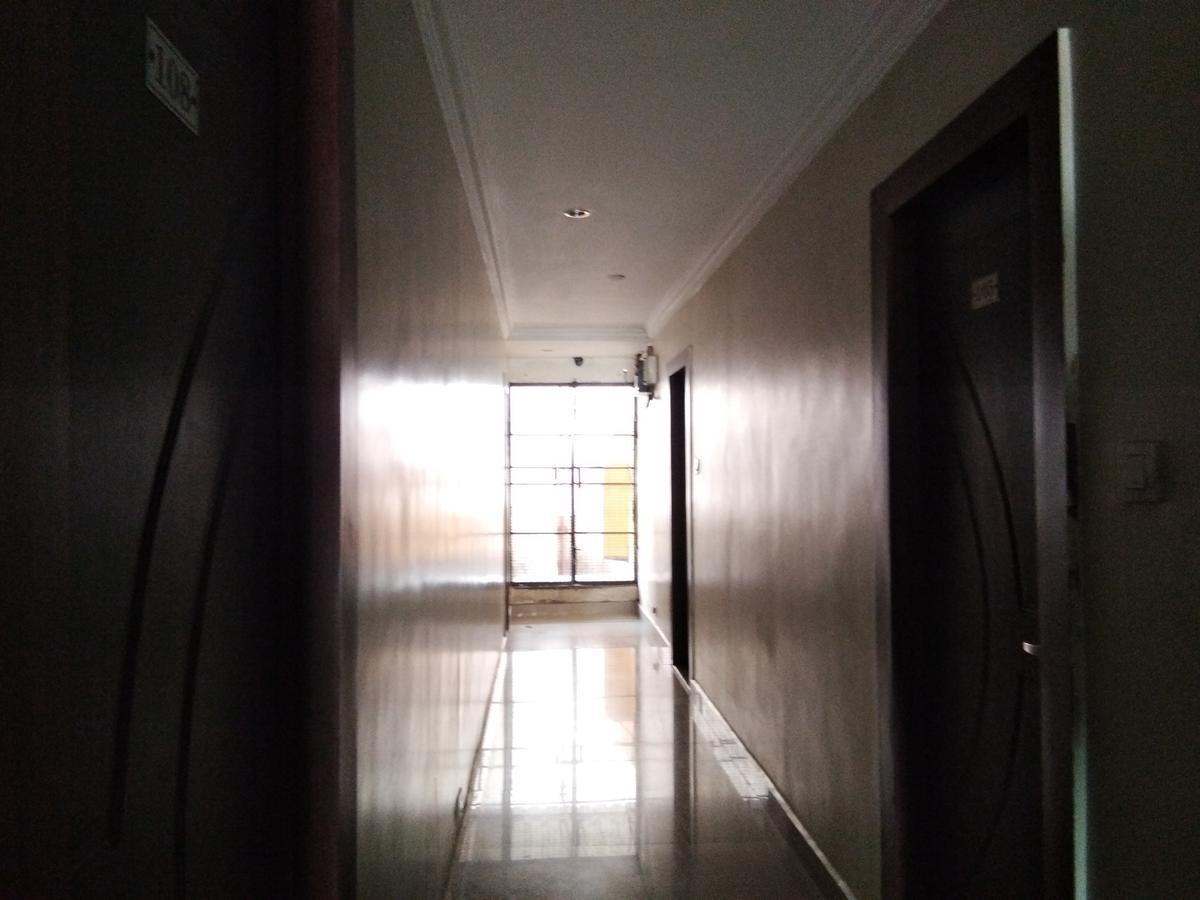 טירופאטי Hotel Adarsh Residency מראה חיצוני תמונה