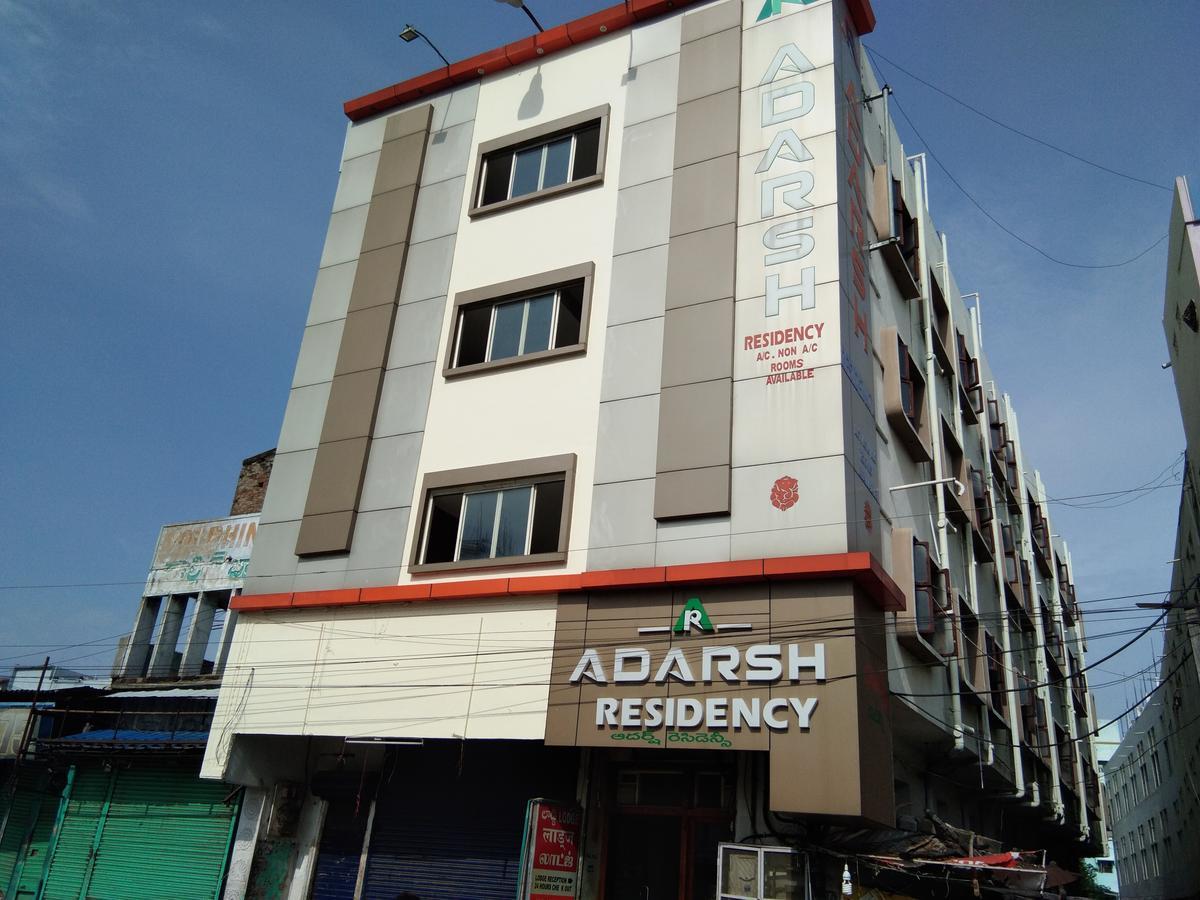 טירופאטי Hotel Adarsh Residency מראה חיצוני תמונה