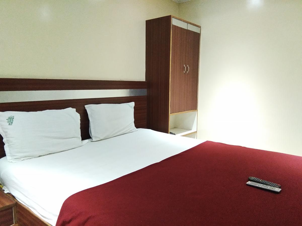 טירופאטי Hotel Adarsh Residency מראה חיצוני תמונה